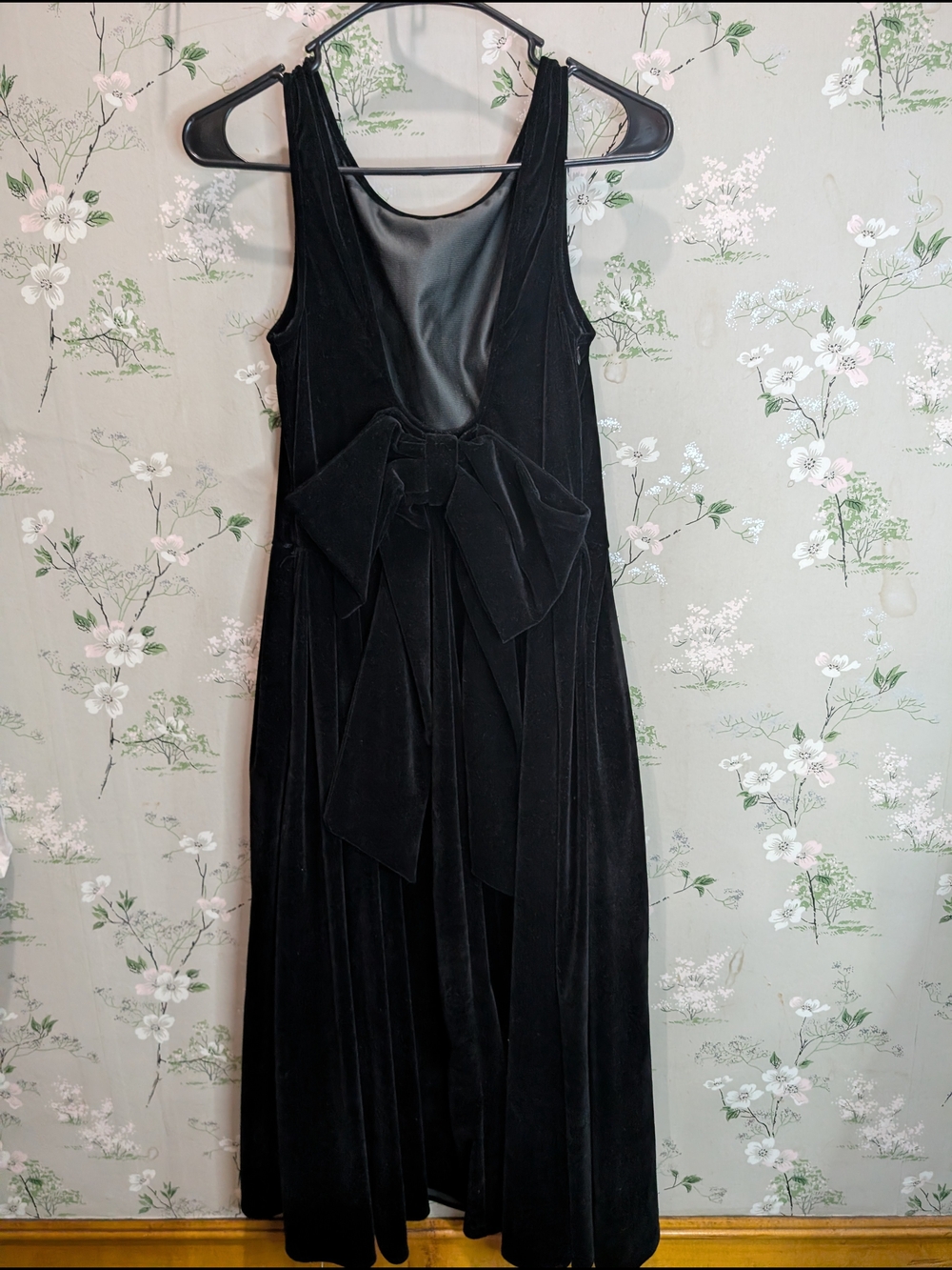 Cider Black Velvet Midi Party Dress with Back Bow NWT PTP: 19.5, L: 47.5 - Picture 5 of 11